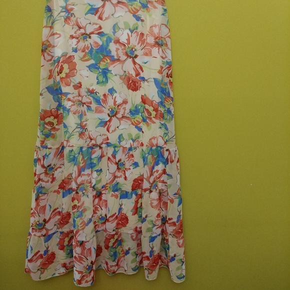 Katie Floral Dress - Picture 2 of 3